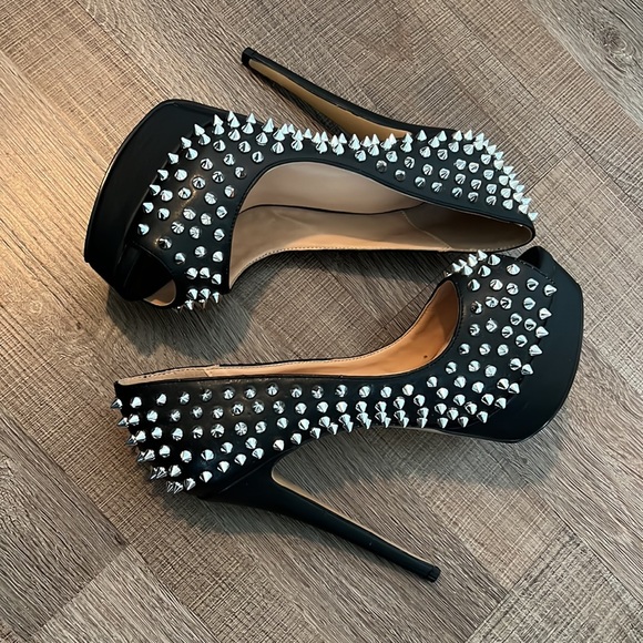 New Studded Stiletto Platform Black Pumps show stoppers - Picture 9 of 11